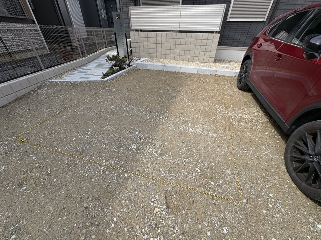 ソリッソ大久保町西嶋の駐車場