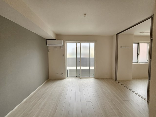 ソリッソ大久保町西嶋の居間・リビング