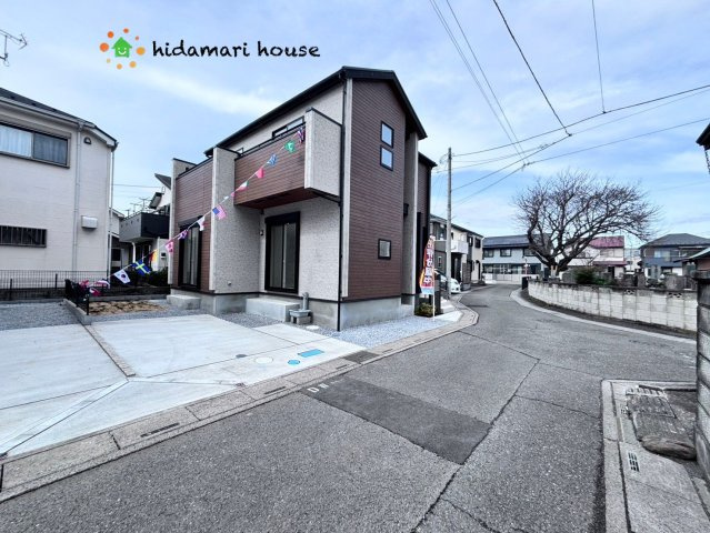 上尾市川2丁目　新築戸建　ブルーミングガーデン01の前面道路含む現地写真