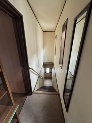 【その他】 | ラ・ヴォン・ヴィおおまち　　 | 階段　1Ｆへ