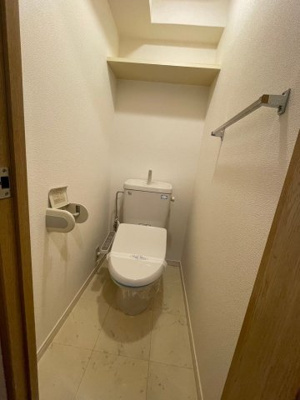 【トイレ】 | グランマコイ比恵 | 別号室の写真になります。現況優先。