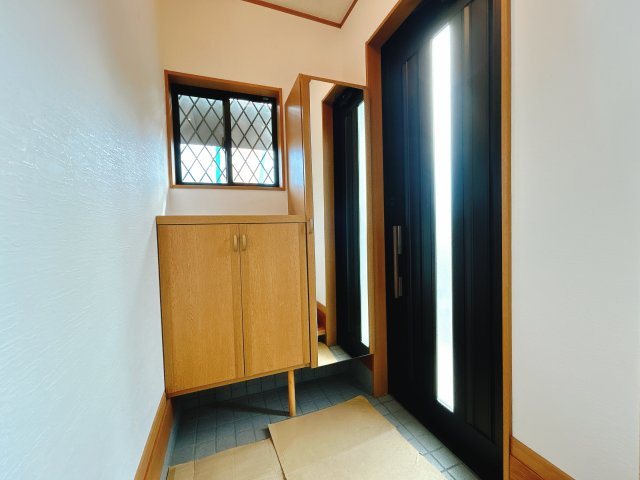 熊谷市円光2丁目の玄関|※未公開物件多数あります！
買取・物件探し・リフォーム・リノベ・管理何でもご相談下さい！
