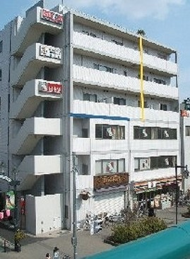 【外観】 | アザレ・ドール | 鉄筋コンクリート造のがっちりとした建物。