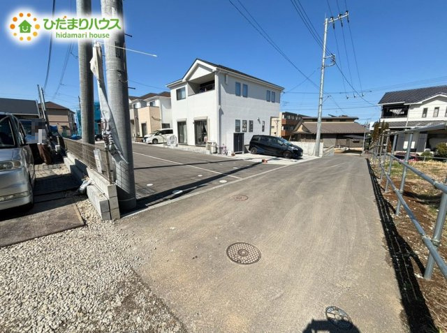 鴻巣市大間　第３　新築一戸建て　クレイドルガーデン　02の前面道路含む現地写真