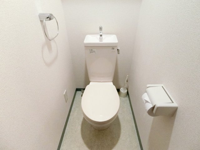 神戸市中央区中町通３丁目の賃貸マンションのトイレ