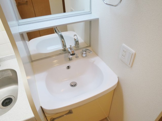 神戸市中央区中町通３丁目の賃貸マンションの洗面所