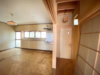 【キッチン】 | ≪平屋の日本家屋≫　成田市松子　古民家風！ | 広々としたダイニングキッチンです。キッチンは取り外し済みです。