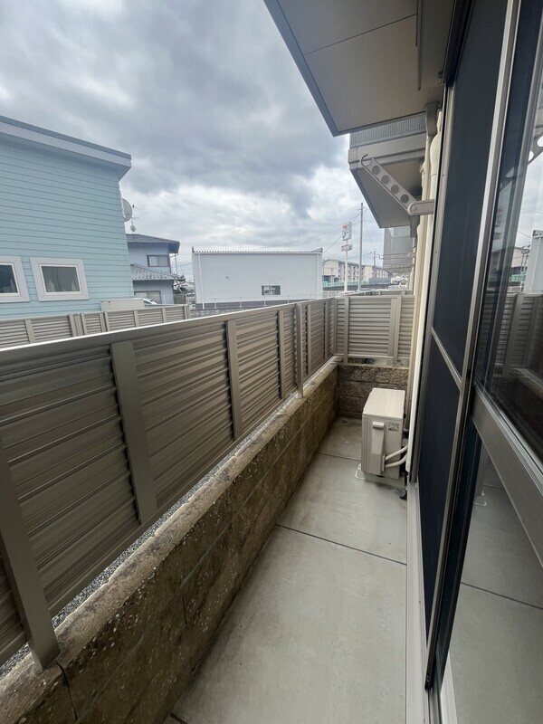 熊本市西区上代１丁目のアパートのバルコニー