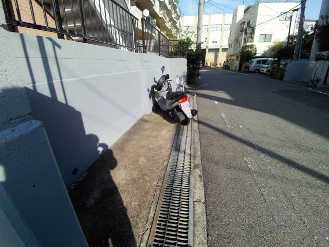 烏帽子ハイツ六甲の駐車場