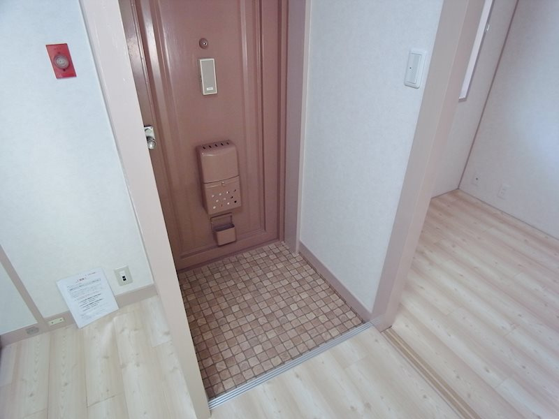森本マンションの玄関