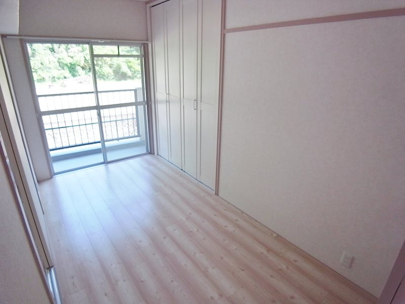 森本マンションの洋室