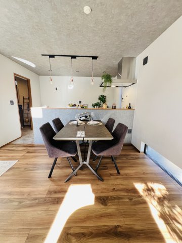 中海岸の暮らしのダイニング