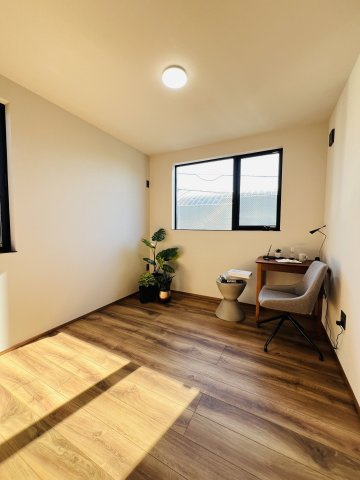 中海岸の暮らしの洋室|洋室：5.2畳