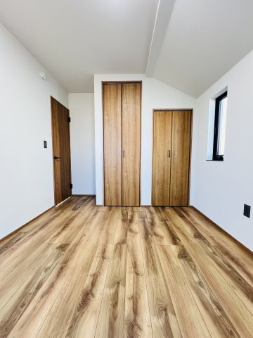 中海岸の暮らしの洋室|洋室：5.2畳