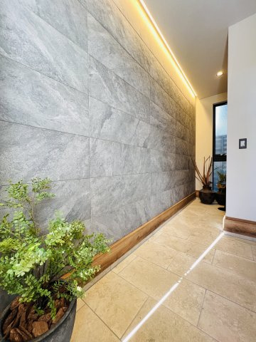 中海岸の暮らしの玄関|広々としたエントランス