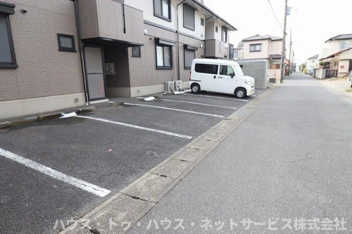 ハイカムール上本郷の駐車場
