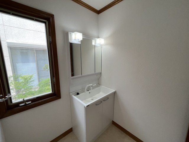 熊谷市瀬南の独立洗面台|※未公開物件多数あります！
買取り・物件探し・リフォーム・リノベ・管理何でもご相談下さい！
