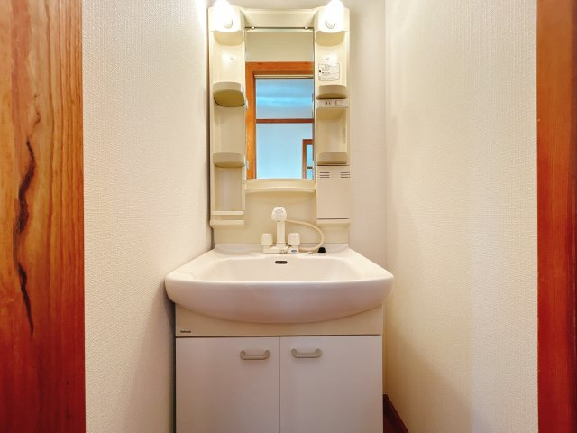 熊谷市瀬南の独立洗面台|※未公開物件多数あります！
買取り・物件探し・リフォーム・リノベ・管理何でもご相談下さい！
