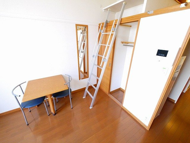 レオパレスクレールドゥの洋室|個人の部屋や寝室として使える洋室です