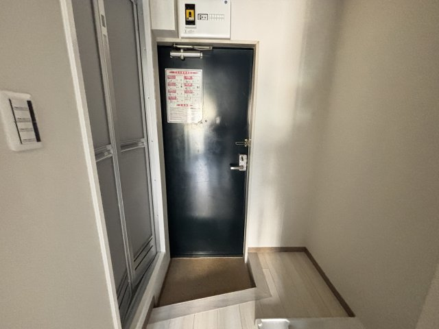 川口市上青木１丁目のアパートの玄関