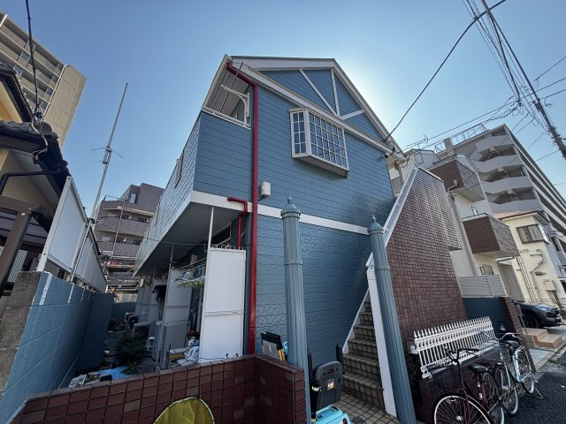 川口市上青木１丁目のアパートのエントランス