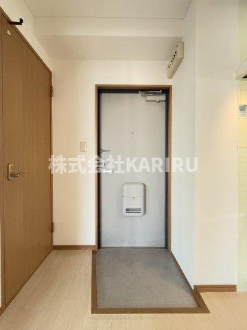 レジスコート今津中の玄関