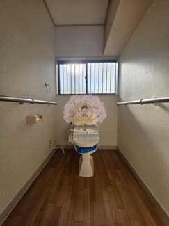 【トイレ】 | オンディーナ | 窓付で明るいトイレ