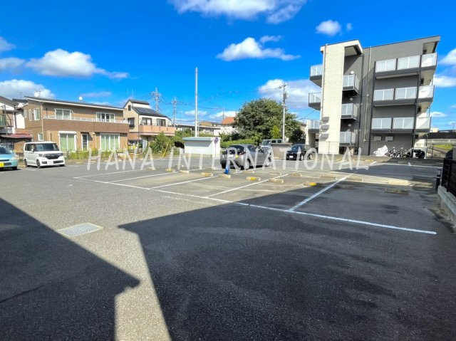 レオパレスコスモＭＫの駐車場