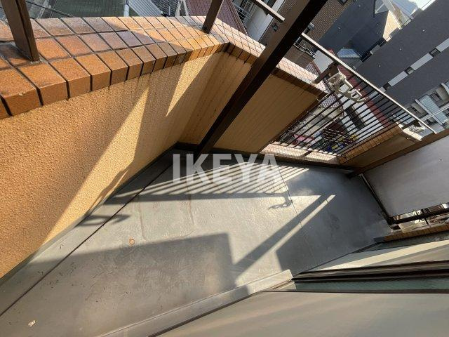 大阪市北区長柄中１丁目の賃貸マンションのバルコニー
