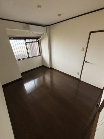 【寝室】 | ヴィラクラマス | 落ち着いて過ごせるお部屋なので、寝室にいかがでしょうか（同タイプのお部屋です。現況を優先します。）
