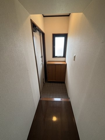 【玄関】 | ヴィラクラマス | シンプルで使いやすい玄関です（同タイプのお部屋です。現況を優先します。）