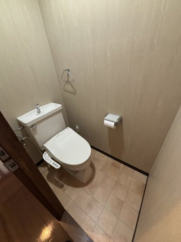 【トイレ】 | ヴィラクラマス | シンプルで使いやすいトイレです（同タイプのお部屋です。現況を優先します。）