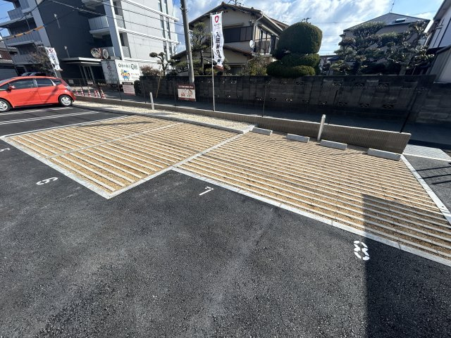 プランドール・セナの駐車場