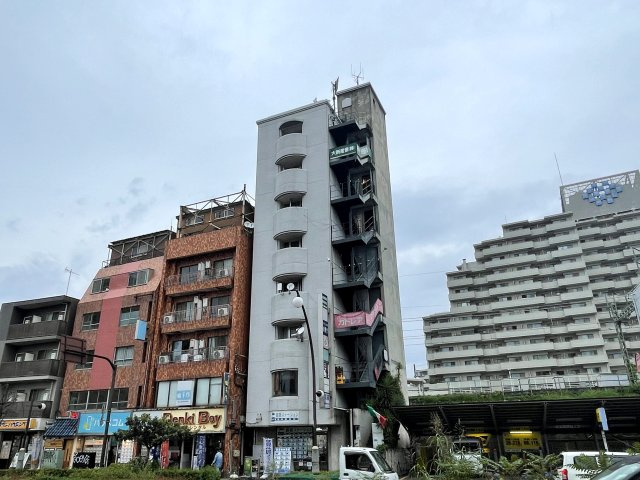 多摩市一ノ宮の店舗の外観