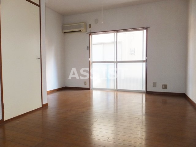 泉コーポの居間・リビング|内見可能♪お電話がご案内スムーズです♪オンラインもOK♪