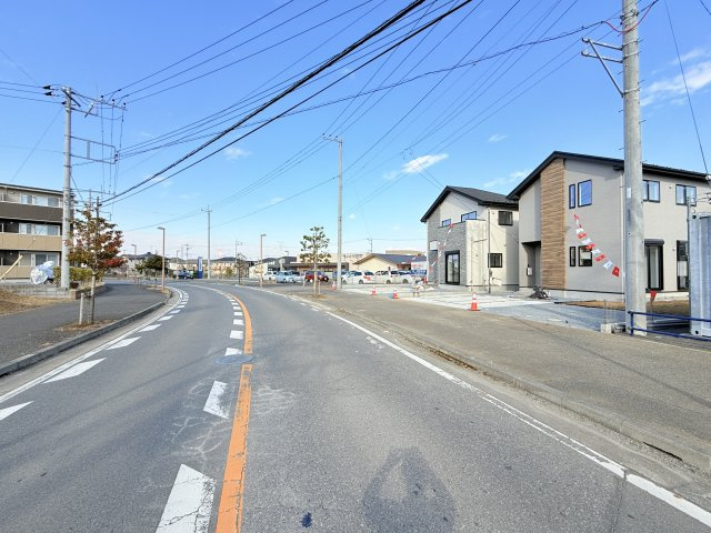 つくば市みどりの2期　新築戸建　1号棟の前面道路含む現地写真