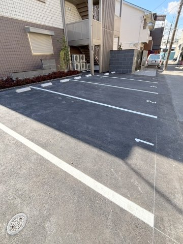 グローリー菅沢の駐車場