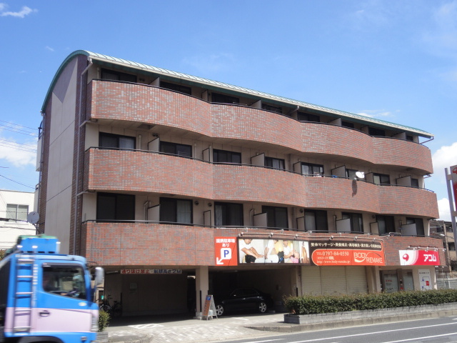 アドミール宝塚の外観
