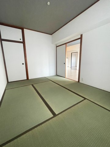 ◆室内改装済み◆７階建て最上階の三方角住戸◆阪急西向日駅徒歩１３分◆イトーピア向日マンションA棟の和室|和室