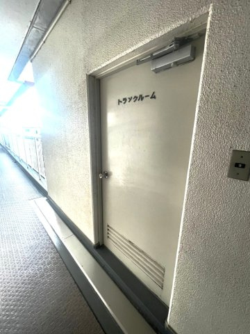 ◆室内改装済み◆７階建て最上階の三方角住戸◆阪急西向日駅徒歩１３分◆イトーピア向日マンションA棟の収納|トランクルーム