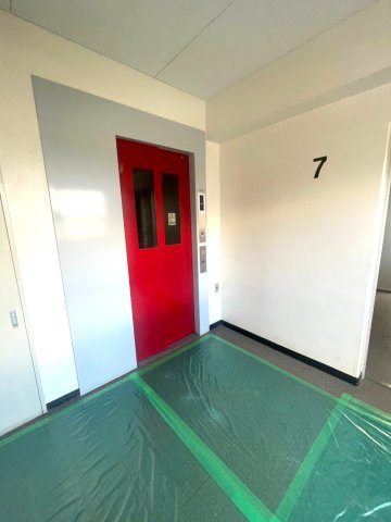 ◆室内改装済み◆７階建て最上階の三方角住戸◆阪急西向日駅徒歩１３分◆イトーピア向日マンションA棟のその他|エレベーターホール