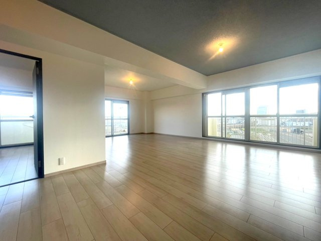 ◆室内改装済み◆７階建て最上階の三方角住戸◆阪急西向日駅徒歩１３分◆イトーピア向日マンションA棟の居間・リビング|リビング