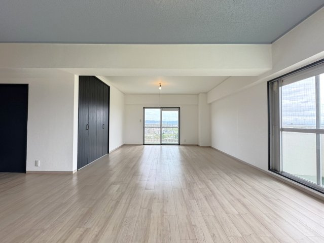 ◆室内改装済み◆７階建て最上階の三方角住戸◆阪急西向日駅徒歩１３分◆イトーピア向日マンションA棟の居間・リビング|リビング