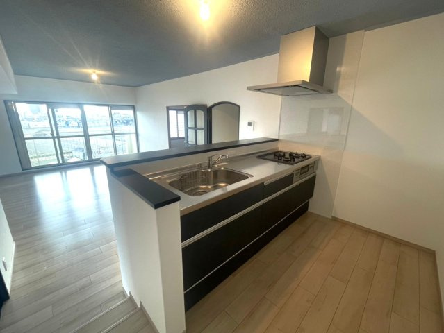 ◆室内改装済み◆７階建て最上階の三方角住戸◆阪急西向日駅徒歩１３分◆イトーピア向日マンションA棟のキッチン|キッチン