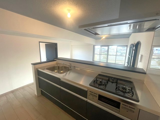 ◆室内改装済み◆７階建て最上階の三方角住戸◆阪急西向日駅徒歩１３分◆イトーピア向日マンションA棟のキッチン|キッチン