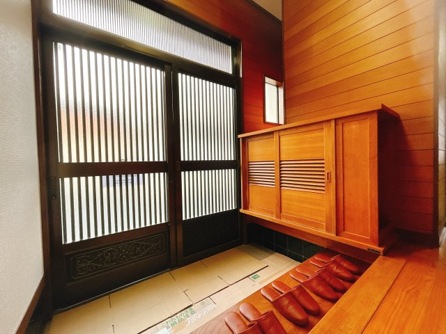 熊谷市別府２丁目の玄関|※未公開物件多数あります！
買取り・物件探し・リフォーム・リノベ・管理何でもご相談下さい！
