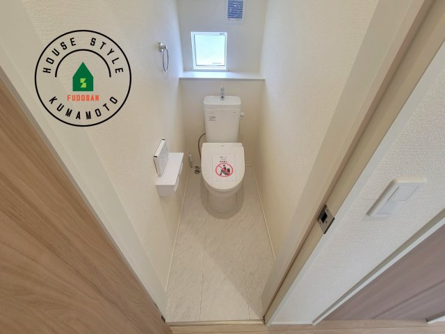 菊池郡大津町大字大津第1-3棟（1号棟）のトイレ|温水洗浄便座を完備しております。2ヶ所にトイレがあるのは朝の慌ただしい時間も安心です。