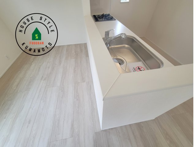 菊池郡大津町大字大津第1-3棟（1号棟）のダイニング|キッチンから立ち込める香りが今日の料理を期待させます。