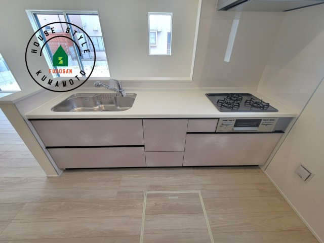 菊池郡大津町大字大津第1-3棟（1号棟）のキッチン|ご家族を近くに感じられる対面キッチンのLDK。会話もはずみそうですね。