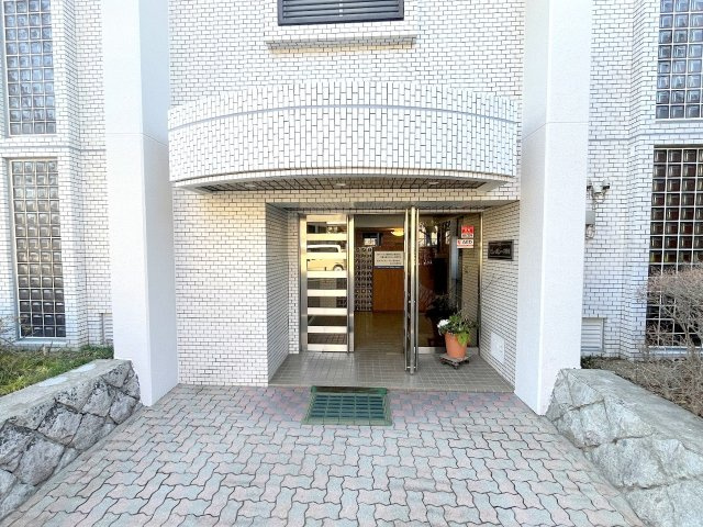 河辺ビューパレー多摩川のエントランス|2025年1月撮影